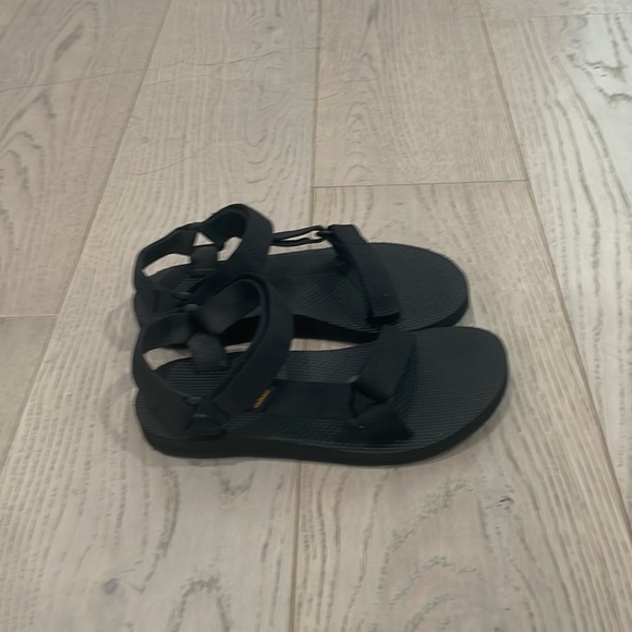 TEVA Women's Original Universal Comfortable Quick-Drying Casual Sport Sandal - Picture 3 of 4